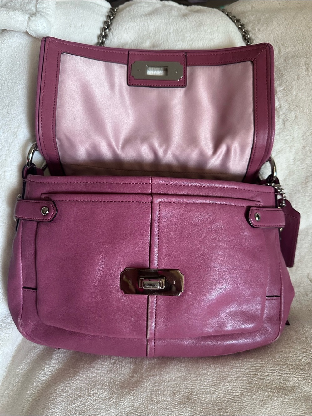 Coach Pink Leather Shoulder Bag with Silver Chain Strap - Picture 3 of 15